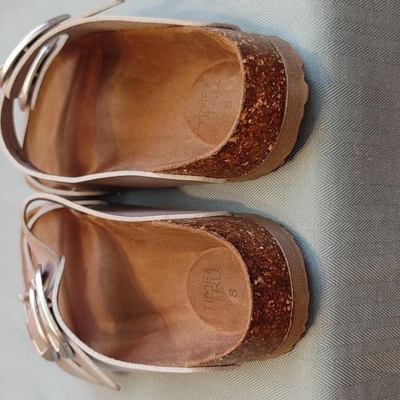 ⚫Time and Tru Sandals - Picture 7 of 10